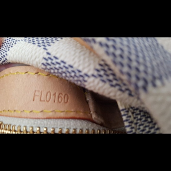 LOUIS VUITTON
Damier Azur Canvas Stresa - Picture 8 of 9